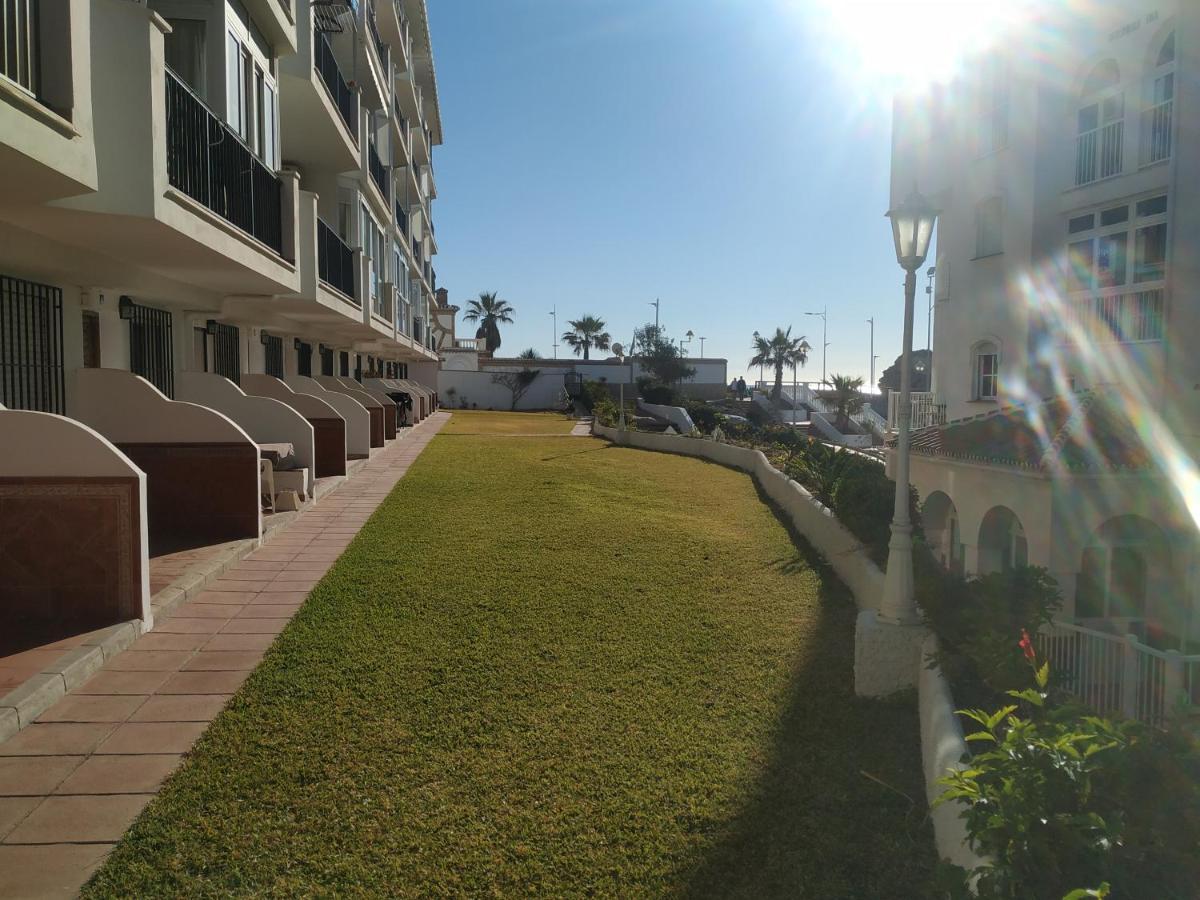 1 Bedroom Beachfront Apartment At Torecilla Beach 네르하 외부 사진