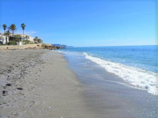 1 Bedroom Beachfront Apartment At Torecilla Beach 네르하 외부 사진