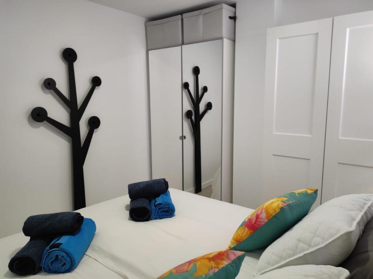 1 Bedroom Beachfront Apartment At Torecilla Beach 네르하 외부 사진