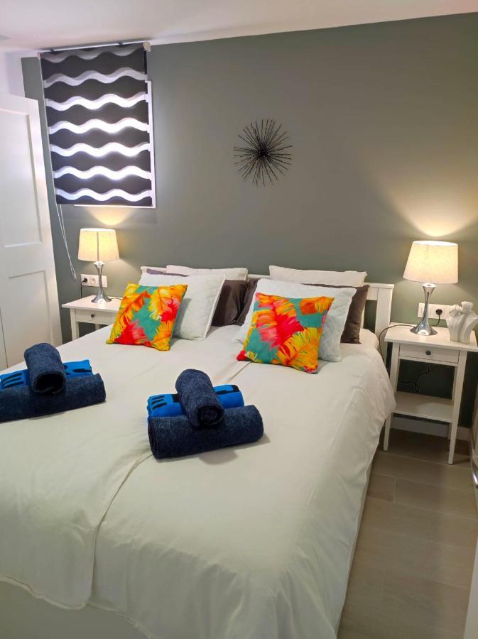 1 Bedroom Beachfront Apartment At Torecilla Beach 네르하 외부 사진