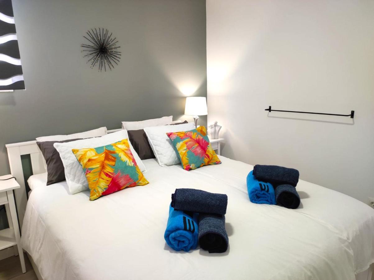 1 Bedroom Beachfront Apartment At Torecilla Beach 네르하 외부 사진