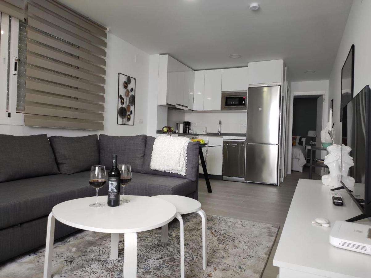 1 Bedroom Beachfront Apartment At Torecilla Beach 네르하 외부 사진
