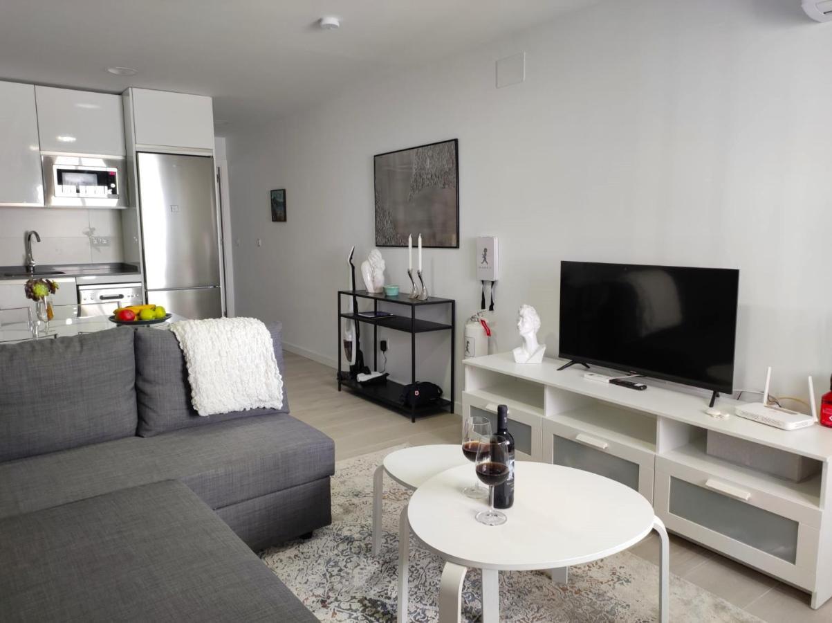 1 Bedroom Beachfront Apartment At Torecilla Beach 네르하 외부 사진